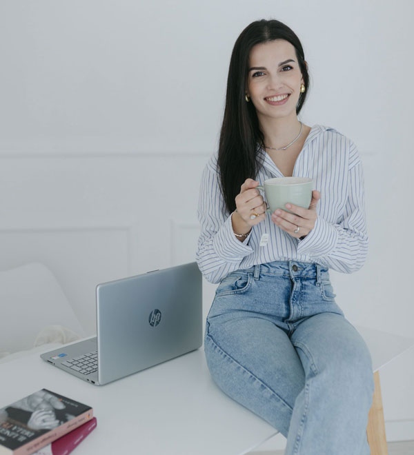 foto miriam polito con pc